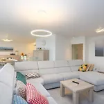 By The With Panoramic Views Appartement *